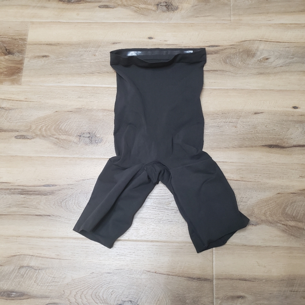 Spanx Black Tummy Control High Waisted Shorts Size Medium